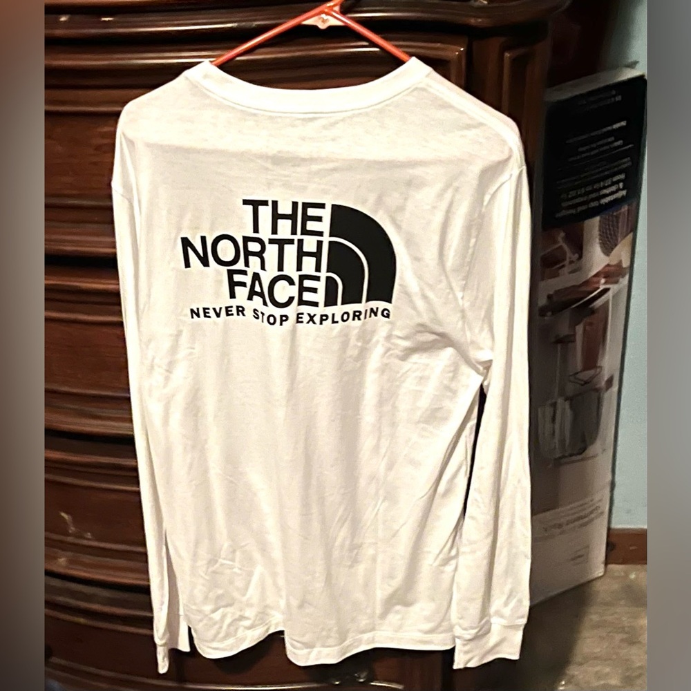 Men’s Medium White North Face Long Sleeve Shirt “Never Stop Exploring!